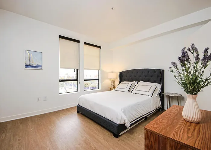 The Carlton- Modern-Luxury 2 Master Suites In Hrt Of Sm Steps To Ocean Ave