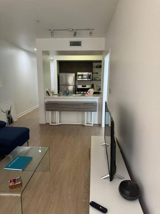 The Carlton- Modern-luxury 2 Master In Hrt Of Sm Steps To Ocean Ave * Los Angeles