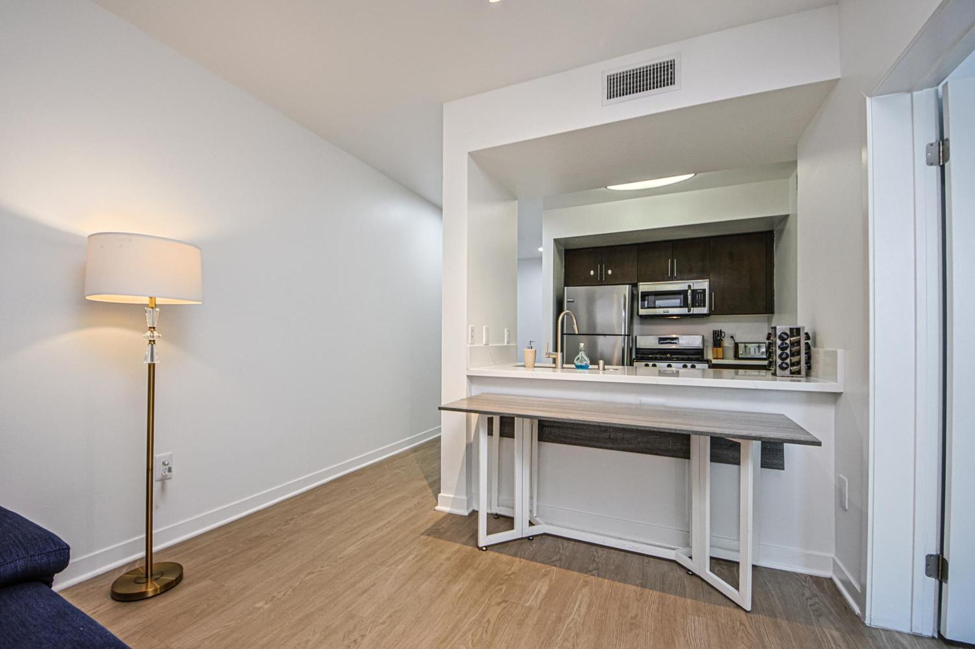 Apartment The Carlton- Modern-luxury 2 Master In Hrt Of Sm Steps To Ocean Ave *