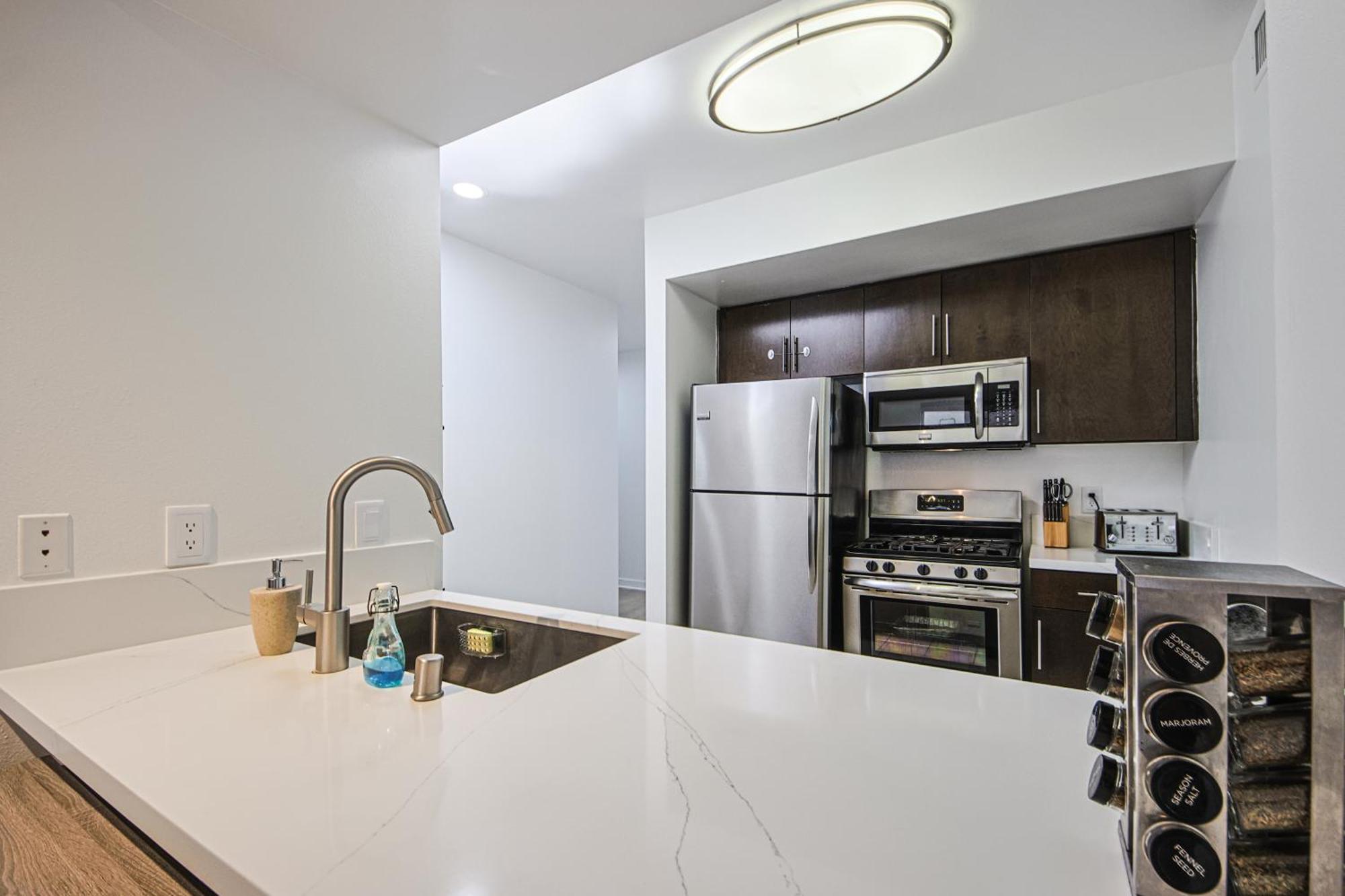 The Carlton- Modern-luxury 2 Master In Hrt Of Sm Steps To Ocean Ave Appartement Los Angeles